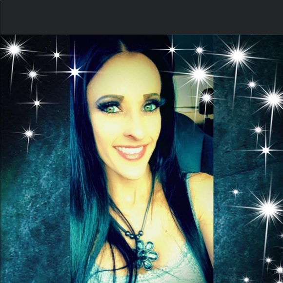 Meet your Posher, Jessica - Picture 2 of 3